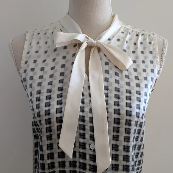 Judith & Charles Silk Bow Tie Sleeveless Top - Picture 4 of 11